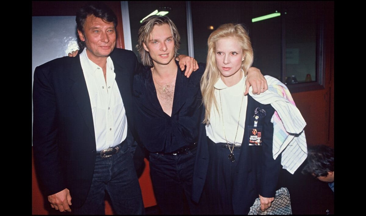 Photo : David Hallyday au côté de ses parents Johnny Hallyday et Sylvie  Vartan lors de la première de sa tournée, le 9 mars 1991. - Purepeople