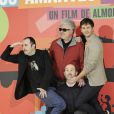 Pedro Almodovar et ses délirants acteurs lors de l'avant-première du film Les Amants Passagers à Madrid, le 6 mars 2013.