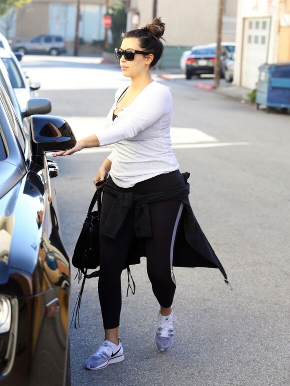 Kim Kardashian sort de sa salle de gym à Los Angeles le 15 février 2013