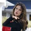 Alessandra Ambrosio pose dans les rues de Beverly Hills pour Victoria's Secret, le 8 mars 2013.