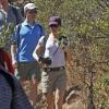 Le prince héritier Frederik de Danemark et son épouse Mary lors d'un trek près de Santiago au Chili, dans le parc de Quebrada de Macul le 10 mars 2013 : ils sont accompagnés de quelques membres de l'ambassade du Danemark au Chili