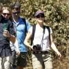 Le prince héritier Frederik de Danemark et son épouse Mary lors d'un trek près de Santiago au Chili, dans le parc de Quebrada de Macul le 10 mars 2013 : ils sont accompagnés de quelques membres de l'ambassade du Danemark au Chili