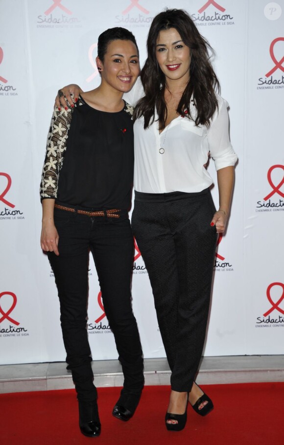Karima Charni et sa soeur Hedia Charni lors de la soirée de lancement du Sidaction 2013 au Musée du quai Branly à Paris, le 11 mars 2013.