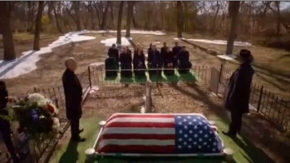 Dallas : Le cultissime J.R. Ewing (Larry Hagman), assassiné et enterré