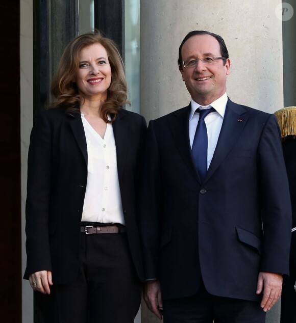 François Hollande et Valérie Trierweiler à l'Elysee à Paris, le 18 février 2013.