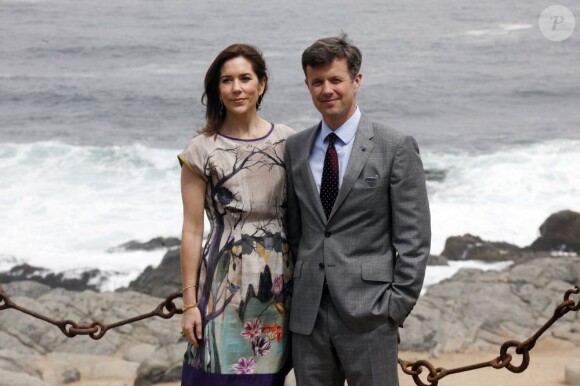 Le prince héritier Frederik de Danemark et son élégante épouse Mary ont visité la demeure située à Santiago, du poète, diplomate et politicien Pablo Neruda, le 12 mars 2012.