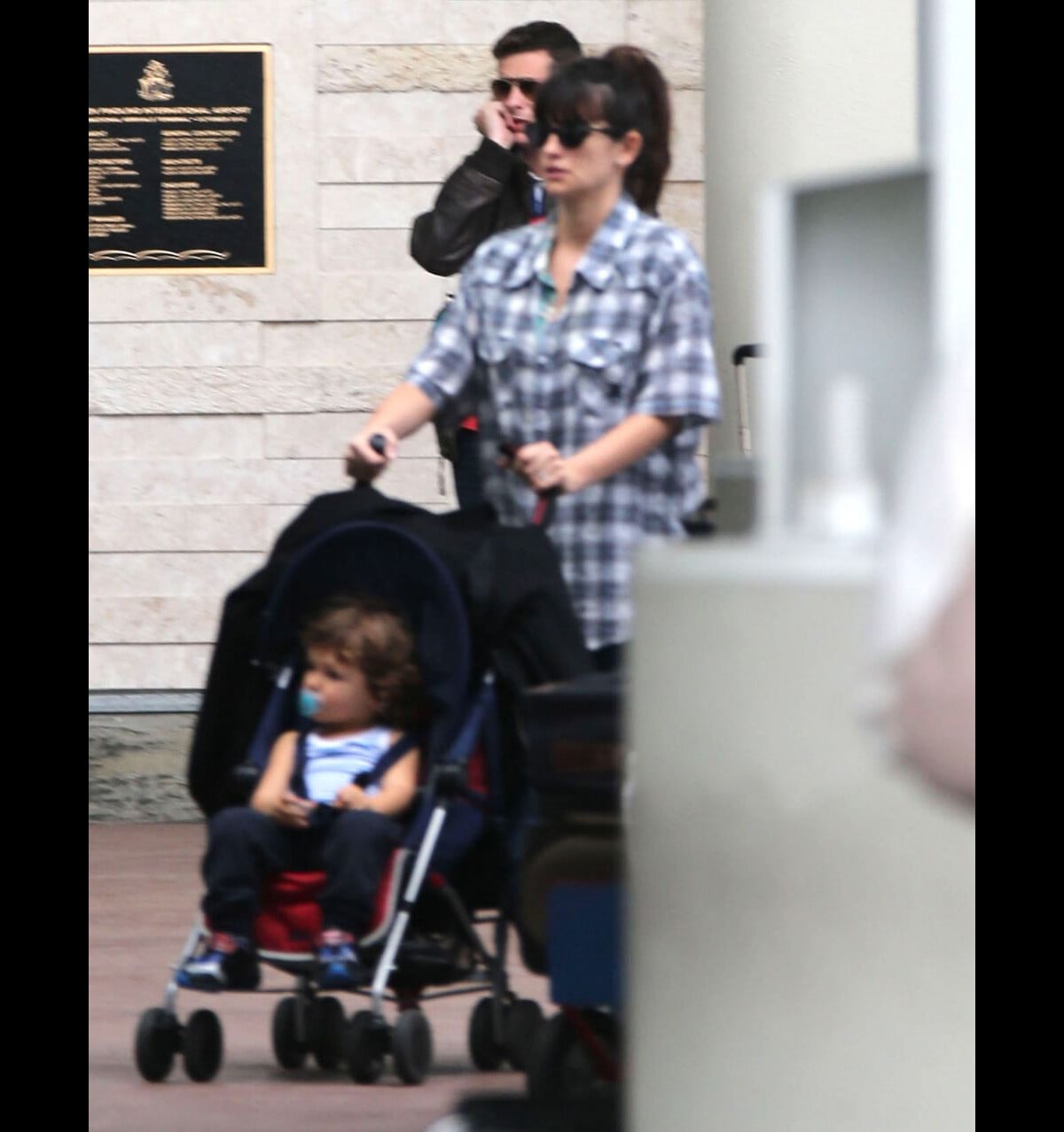 Photo : Penélope Cruz (enceinte de son deuxième enfant) arrive avec son