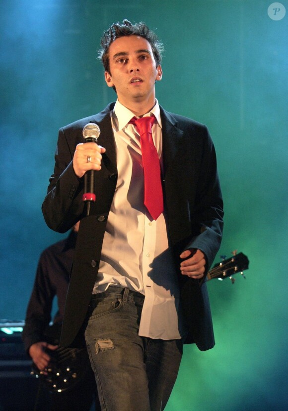 Le chanteur Saez à Longchamp le 9 juillet 2005.