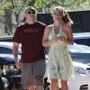 Britney Spears dans les rues de Thousand Oaks, le 14 mars 2013, en compagnie de David Lucado.