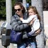 Jennifer Garner a fait du shopping avant d'aller chercher sa fille Seraphina à son cours de karaté. Santa Monica, le 8 mars 2013.