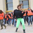 Flashmob organisé par Julie Ferez, le 16 mars 2013 au Trocadéro, à l'occasion du lancement du rallye Aicha des gazelles du Maroc 2013.