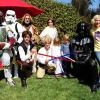 Tori Spelling (ici avec ses filles Hattie et Stella) a organisé une fête costumée dans le thème Star Wars pour les 6 ans de son fils Liam, à Los Angeles, le 16 mars 2013.
