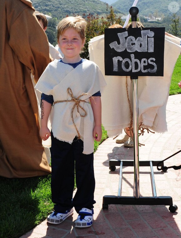 Tori Spelling a organisé une fête costumée dans le thème Star Wars pour les six ans de son fils Liam (photo), à Los Angeles, le 16 mars 2013.