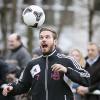 M. Pokora, tout heureux pour sa première sélection sous le maillot du Variétés Club de France à Saint-Jean-Pied-de-Port face à l'équipe locale du FC Garazi le 17 mars 2013