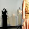 Dix robes mythiques de Lady Di ont été vendues aux enchères à Londres le 19 mars 2013 pour près de 840 000 euros.