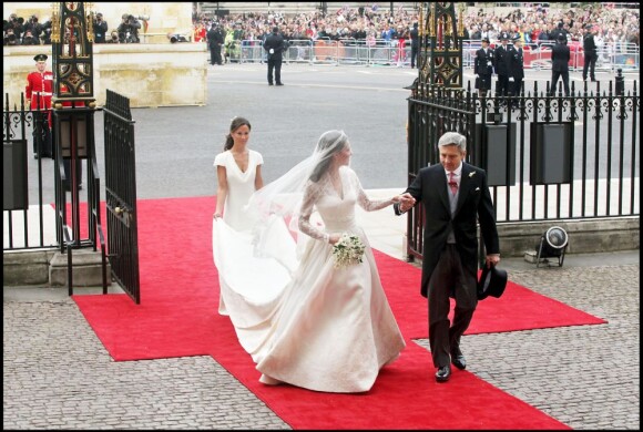 Kate Middleton, son père Michael et sa soeur Pippa lors de son mariage à Westminster le 29 avril 2011