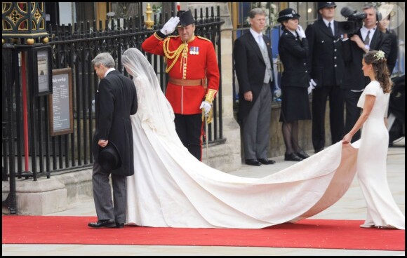 Kate Middleton, son père Michael et sa soeur Pippa lors de son mariage à Westminster le 29 avril 2011