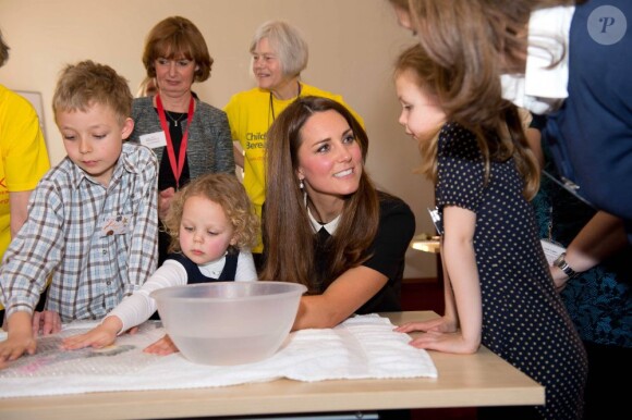 Kate Middleton, enceinte, en visite à Saunderton le 19 mars 2013