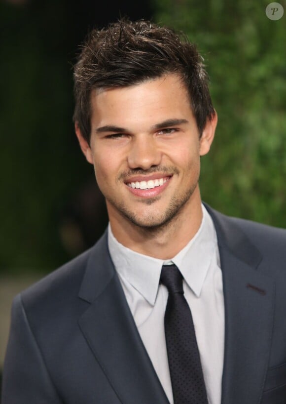 Taylor Lautner à la soirée Vanity Fair Oscar Party, à Los Angeles, le 24 février 2013.