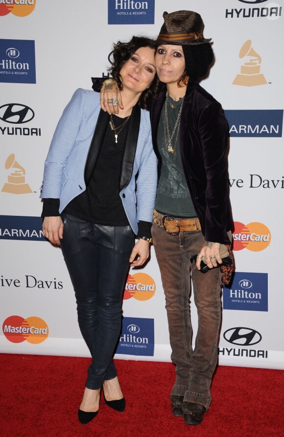 Sara Gilbert et Linda Perry, le 9 février 2013 à Los Angeles.