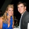 Eli Manning, quarterback des New York Giants, et sa femme Abby en avril 2009 au Lincoln Center. En mars 2013, le couple annonce qu'il attend son deuxième enfant.