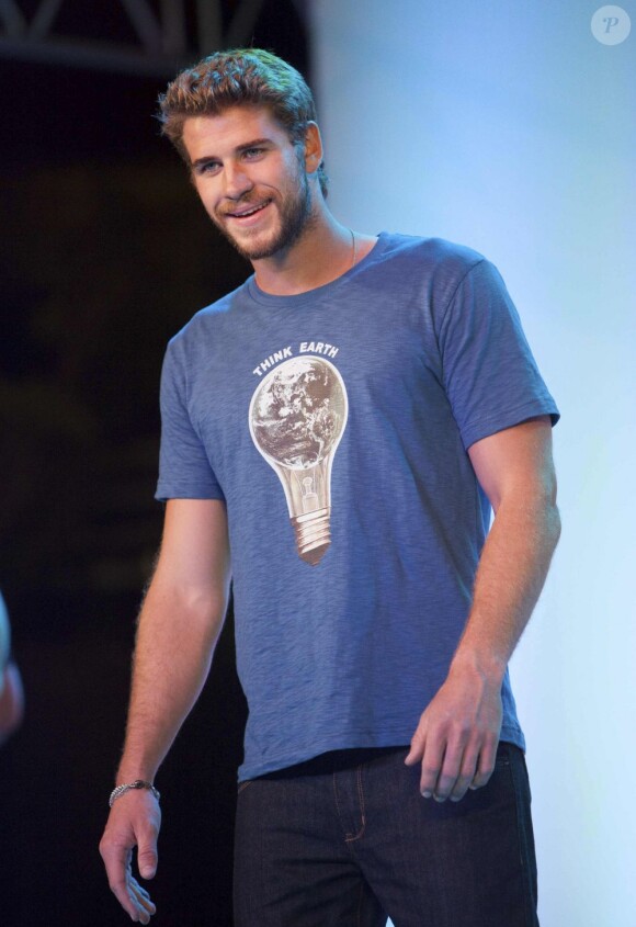 Liam Hemsworth à Manille (Philippines), au Bench Store,  le 15 mars 2013.