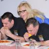 La jolie Jenny McCarthy au National Ravioli Day Pasta Eating Contest à New York, le 20 mars 2013.