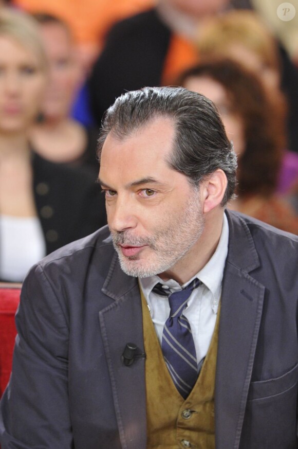 Samuel Labarthe à l'enregistrement de l'émission Vivement Dimanche à Paris, le 20 mars 2013. Diffusion prévue le 24 mars 2013.