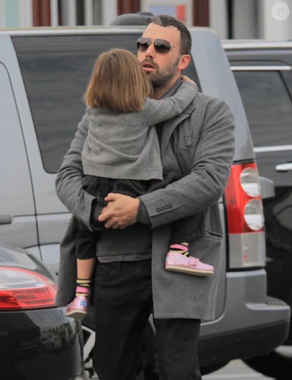 Ben Affleck et sa fille Seraphina se promènent à Brentwood, le 20 mars 2013.