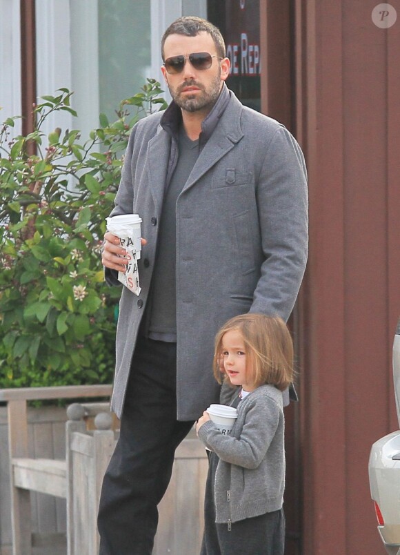 Ben Affleck et sa fille Seraphina se promènent à Brentwood, le 20 mars 2013.