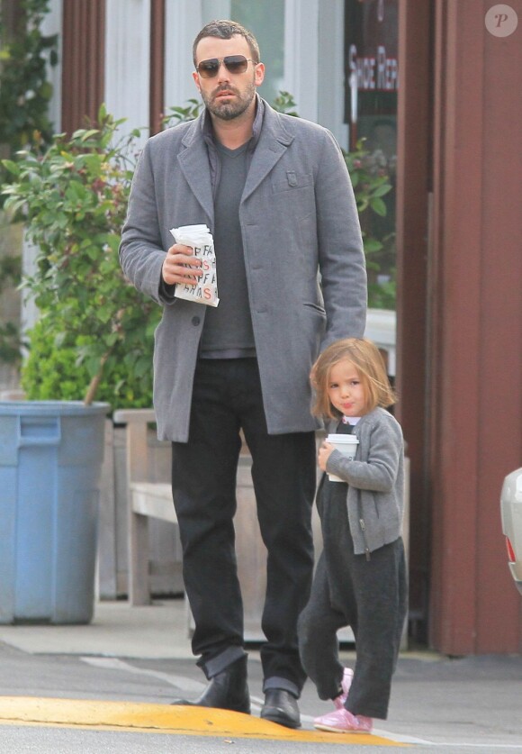 Ben Affleck et sa fille Seraphina se promènent à Brentwood, le 20 mars 2013.