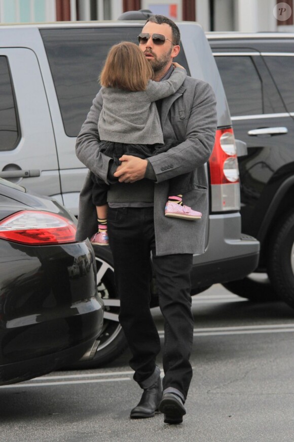 Ben Affleck et sa fille Seraphina se promènent à Brentwood, le 20 mars 2013.
