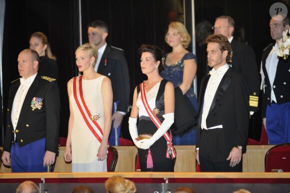 Le prince Albert II de Monaco, la princesse Charlene de Monaco, la princesse Caroline de Hanovre et Andrea Casiraghi - Soirée de gala pour la Fête nationale monégasque en présence de la famille de Monaco le 19 novembre 2012.