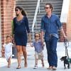 Matthew McConaughey avec sa femme Camila Alves, enceinte, et leurs enfants Levi et Vida, dans les rues de New York, le 26 août 2012.