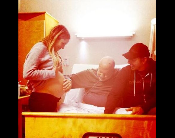 Dax Shepard, sa compagne Kristen Bell et son père Dave Shepard, photo publiée par l'acteur sur son compte Tumblr, mars 2013.