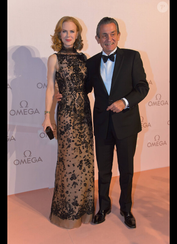 Nicole Kidman et Stephe Urquhart, président d'Omega, au gala de la soirée Omega à Vienne en Autriche le 23 mars 2013.
