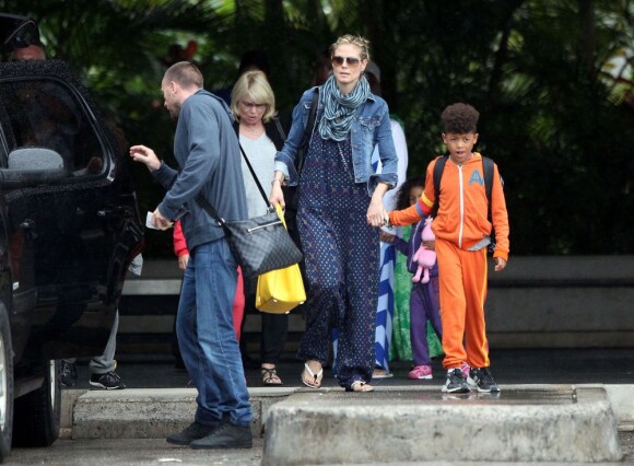Heidi Klum, ses enfants et son compagnon Martin Kirsten sont en vacances à Honolulu, le lundi 25 mars 2013.