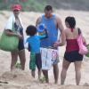 Heidi Klum et son petit ami Martin Kirsten et ses enfants Leni et Johan passent la matinée sur la plage à Hawaii, le 25 mars 2013.