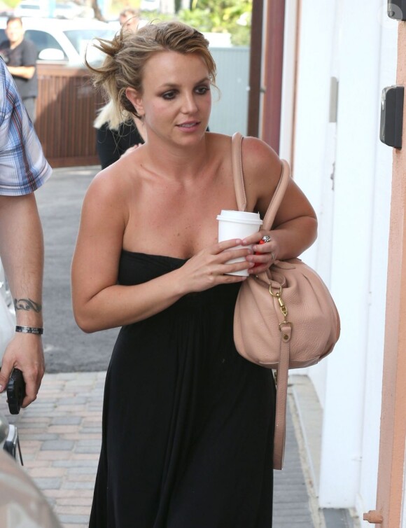 Britney Spears profite du soleil à Malibu, le 25 mars 2013.