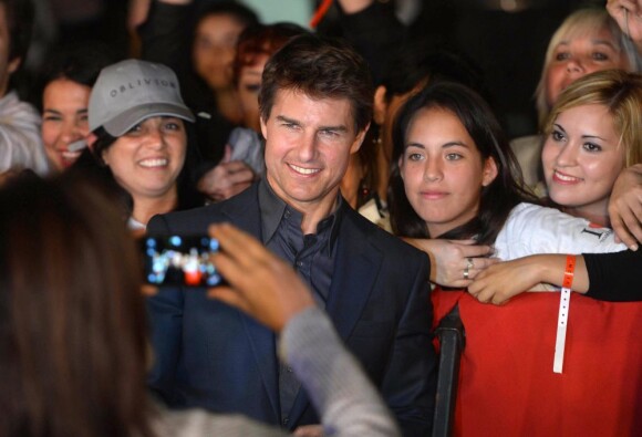 Tom Cruise avec ses fans à la première d'Oblivion à Buenos Aires, le 26 mars 2013.