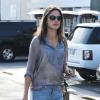 Alessandra Ambrosio fait du shopping chez Zadig & Voltaire, à West Hollywood, le 26 mars 2013.