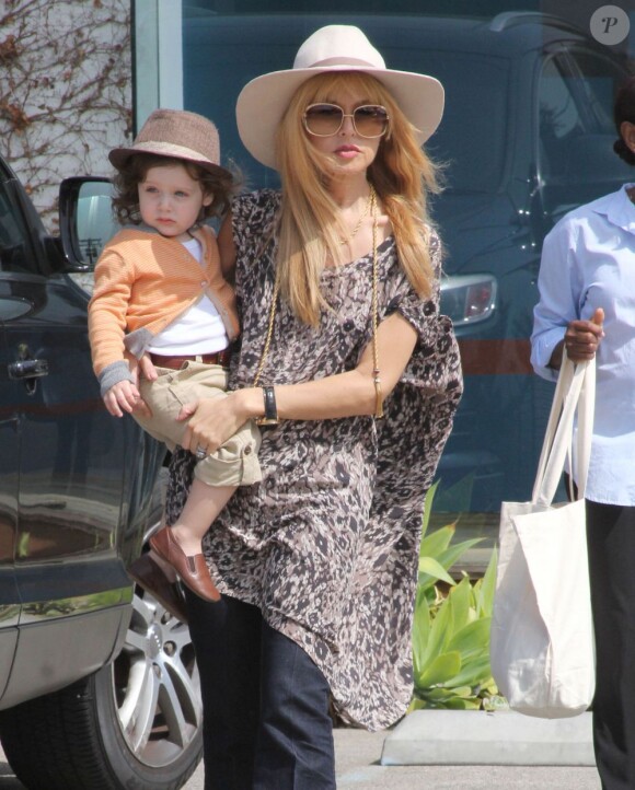Rachel Zoe et son fils Skyler font du shopping à West Hollywood le 16 mars 2013.