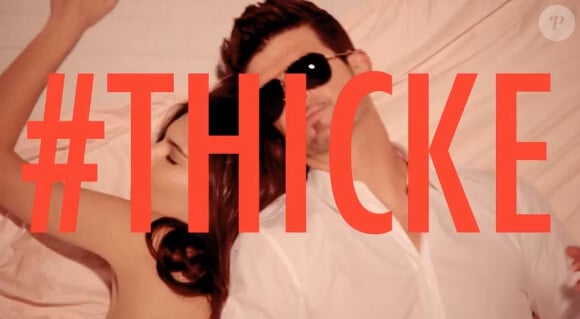 Emily Ratajkowski fait une participation terriblement sexy au clip Blurred Lines de Robin Thicke (mars 2013)