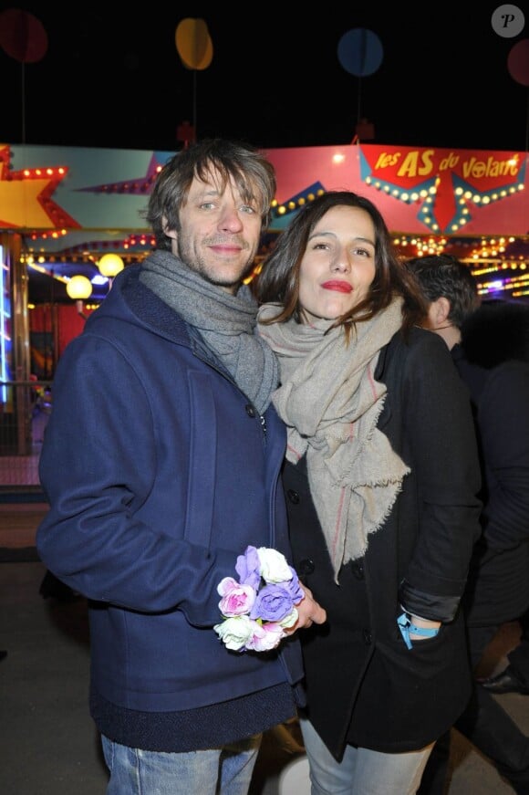 Zoé Félix et son compagnon Benjamin Rolland à l'inauguration de la 50e édition de la Foire du Trône à Paris, le 29 mars 2013.