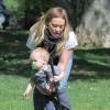 Hilary Duff emmène son fils Luca au parc à Beverly Hills, le 2 avril 2013. Luca a joué au hockey, a fait de la balançoire et du toboggan.