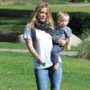 Hilary Duff emmène son fils Luca au parc à Beverly Hills, le 2 avril 2013. Luca a joué au hockey, a fait de la balançoire et du toboggan.