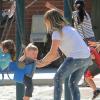 Hilary Duff emmène son fils Luca au parc à Beverly Hills, le 2 avril 2013. Luca a joué au hockey, a fait de la balançoire et du toboggan.