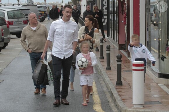 Exclusif - John Terry avec sa femme Toni et leurs jumeaux Georgie John et Summer Rosea (6 ans) à Puerto Banus près de Marbella le 22 mars 2013.