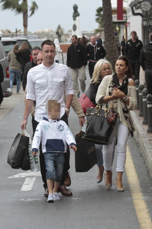 Exclusif - John Terry avec son épouse Toni et leurs jumeaux Georgie John et Summer Rosea (6 ans) à Puerto Banus près de Marbella en Espagne le 22 mars 2013.