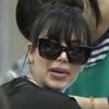 Kim Kardashian, enceinte et reposée, s'offre une manucure et une pédicure au salon Beverly Hills Nail Design. Beverly Hills, le 3 avril 2013.